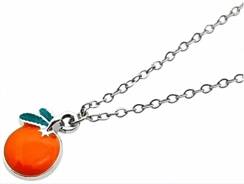 Cadena de acero quirurgico con dije fantasia naranja 45cm + 5cm